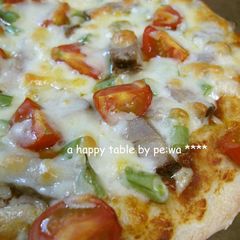 A picture of Bacon, Green Beans, and Cherry Tomato Pizza.