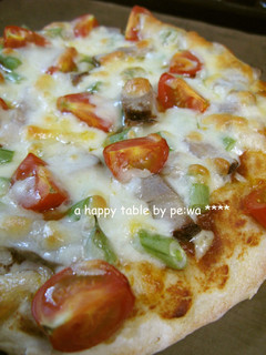 A picture of Bacon, Green Beans, and Cherry Tomato Pizza.