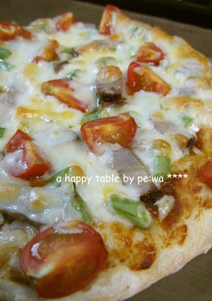 A picture of Bacon, Green Beans, and Cherry Tomato Pizza.
