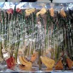 Baked asparagus with peppers A picture of Baked asparagus with peppers.