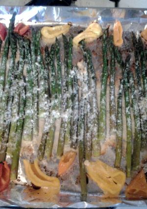 A picture of Baked asparagus with peppers.