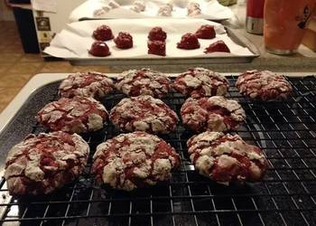 Easiest Way to Recipe Appetizing Red velvet white chocolate chip cookie