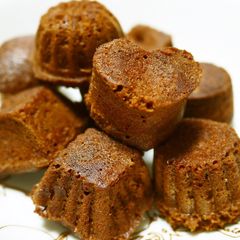 A picture of Mini Gateau au Chocolat in the Microwave.