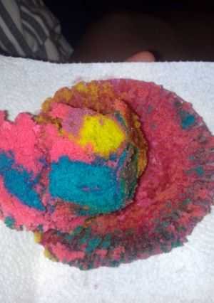 A picture of TIE-DYE CUP CAKES.