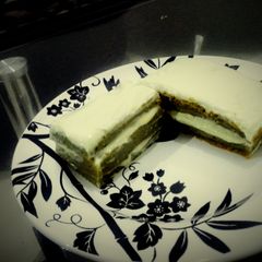 A picture of Macha Cake.