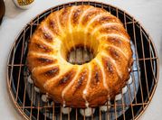 Una foto de budin de naranja humedo con manteca