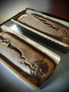 Una foto de Budín marmolado fácil 😋🍫