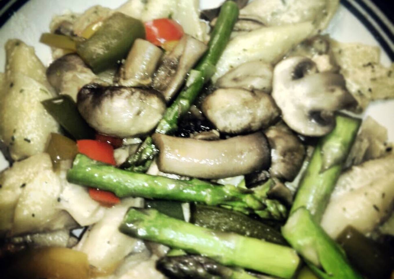 chicken n mix vegetable alfredo with clam shell noodles....