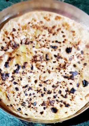 आलू पराठा (aloo paratha recipe in Hindi) रेसिपी मुख्य फोटो