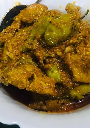 A picture of Achar gosht.