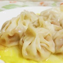 A picture of Xiaolongbao (Chinese Soup Dumplings) Made with Gyoza Skins in a Frying Pan.