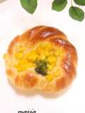Corn & Mayonnaise Buns with Broccoli