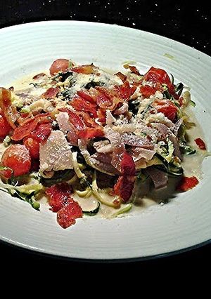 A picture of Spicy Zucchini Noodle Pasta with Toomatos.