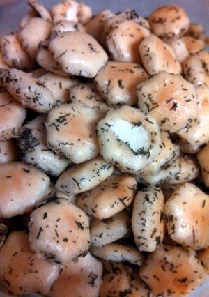 A picture of Dilled Crackers.