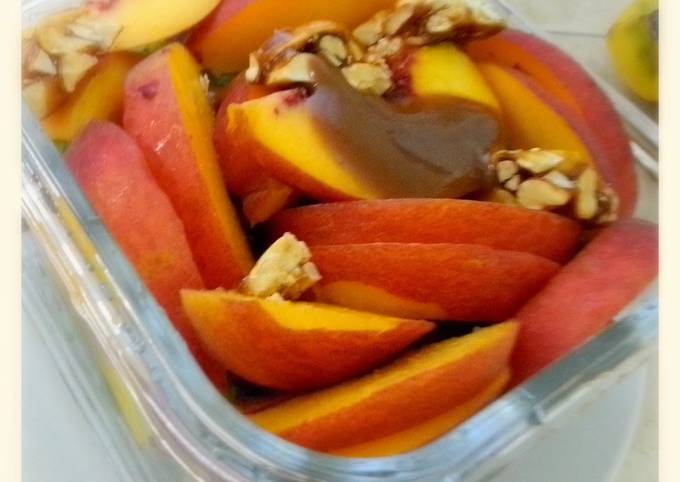 Salad with peaches & green grapes