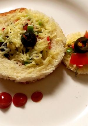 पिज्जा रिंग सैंडविच (Pizza ring sandwich recipe in hindi) रेसिपी मुख्य फोटो