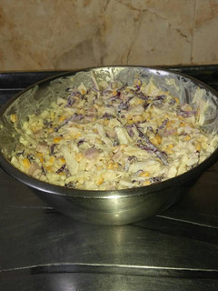 Una foto de Ensalada de repollo multicolor