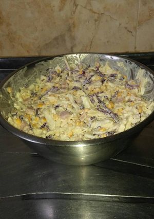 Una foto de Ensalada de repollo multicolor