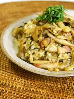 A picture of Full of Fiber Burdock Root & Hijiki Fried Brown Rice.