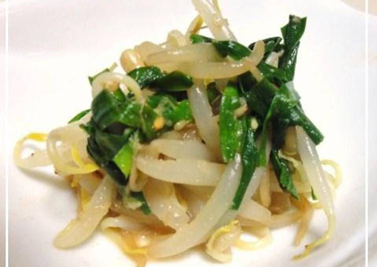 Easy Korean Namul with Garlic Chives and Bean Sprouts