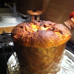 A picture of Traditional milanese panettone.