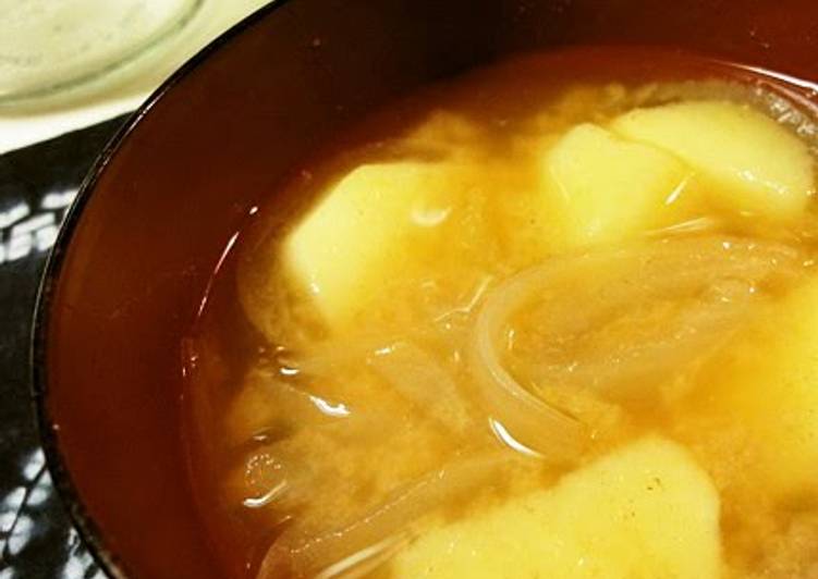 Steps to Make Perfect Sweet Onion &amp; New Potato Miso Soup