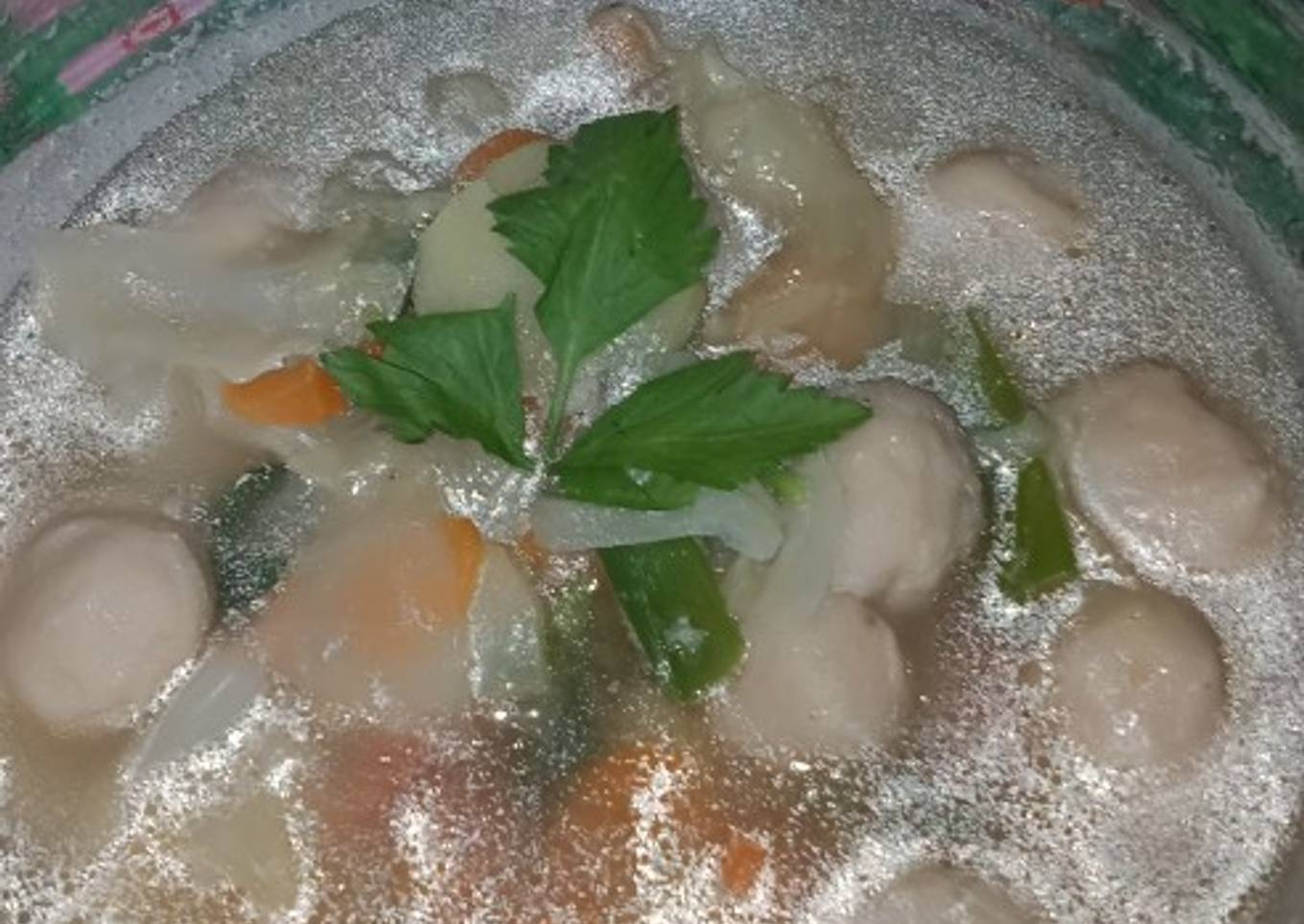 Sup sayur dengan bakso