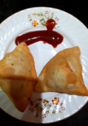 A picture of Cauliflower Samosa.