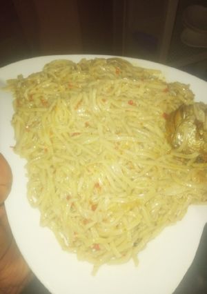 Jollof din taliyar hausa me kifi ainihin hoton girkin