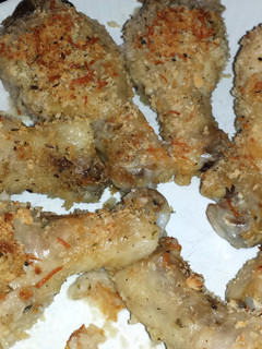 A picture of baked buttermilk chicken drummies.