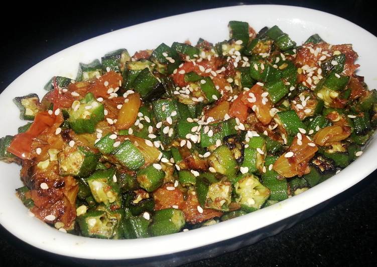 Saturday Fresh BHINDI DO PYAZA / ONION AND OKRA STIR FRY