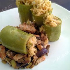 A picture of Egyptian mashi cosa (stuffed squash) with chicken vegetable stir fry.