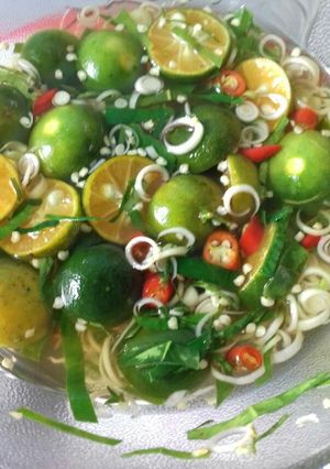 Hình của món Chân gà ngâm sả tắc.