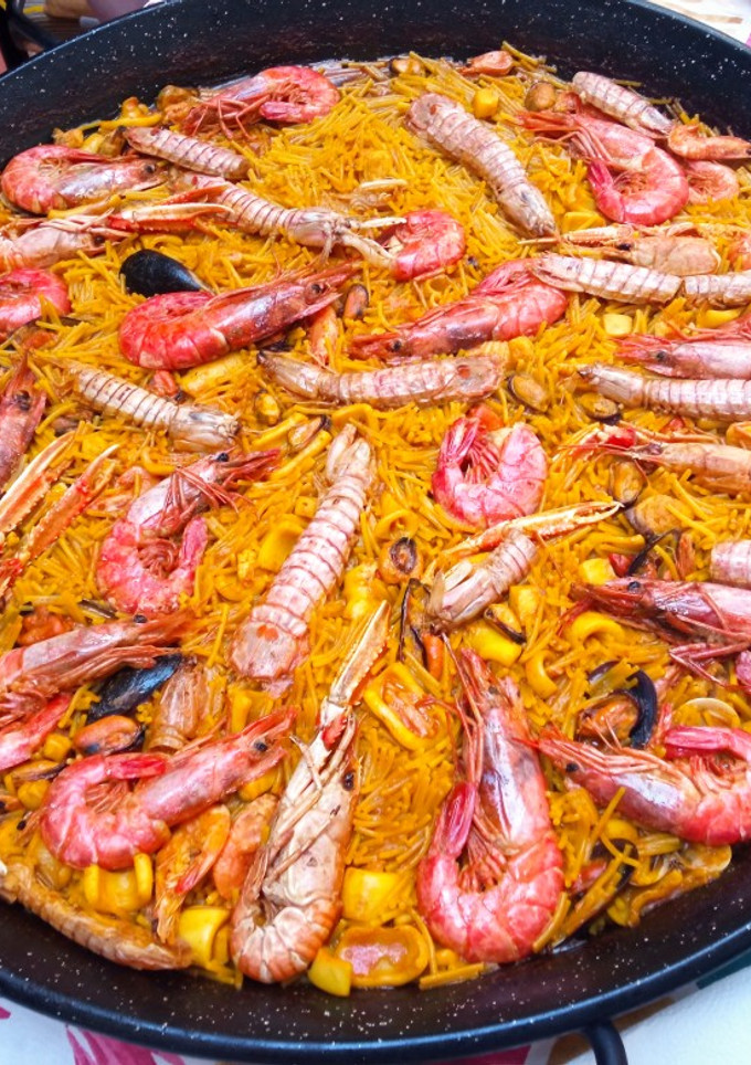Una foto de Fideuá apañá