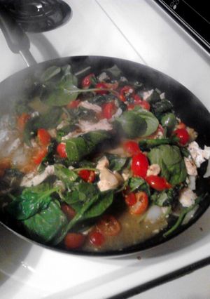 A picture of Spinach and Tomato Chicken Alfredo.
