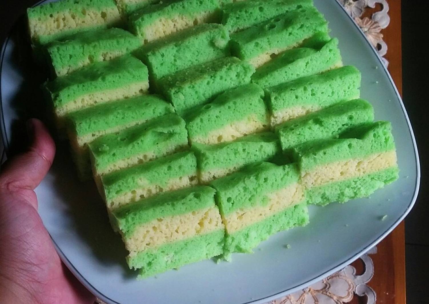 Resep Bolu kukus pandan putih telur oleh irma we - Cookpad