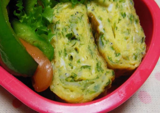 Japanese Omelet with Green Nori Flakes and Baby Sardines✿