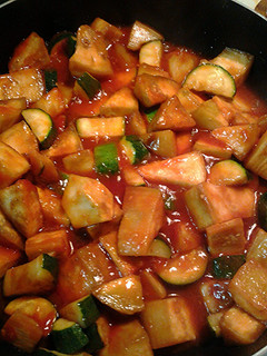 A picture of aubergine and zucchini.