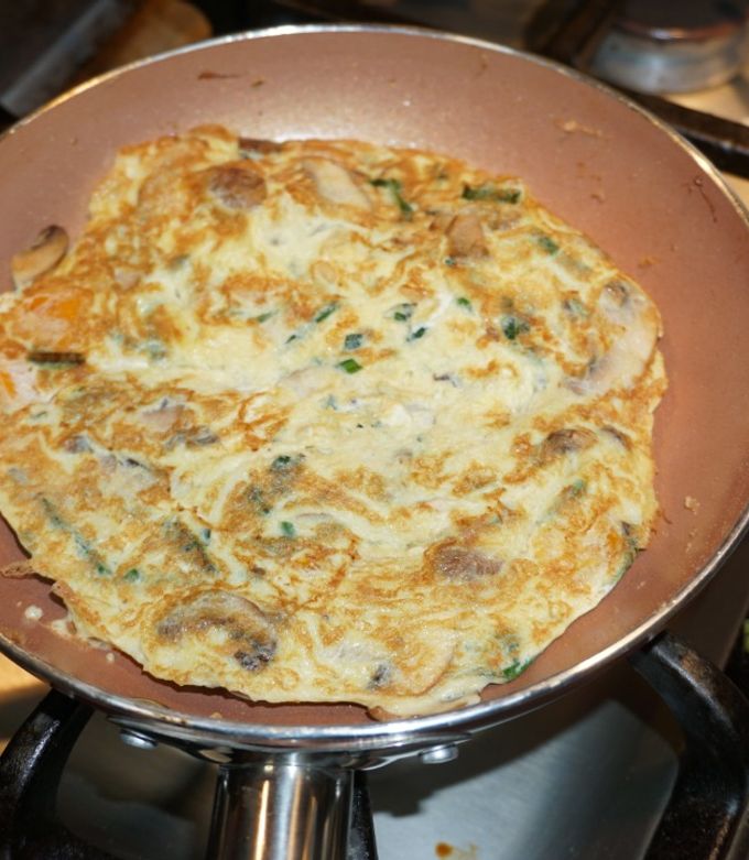 A picture of Mushroom, Leek, and Bell Pepper Omelette.