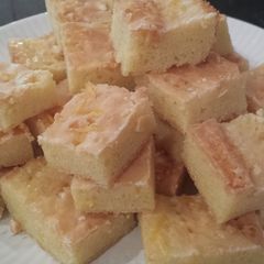 A picture of Lemon or orange brownies.