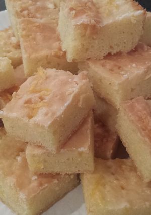 A picture of Lemon or orange brownies.