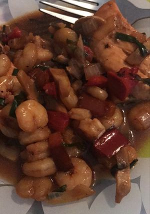 Una foto de Salmón y gambas peladas con soja