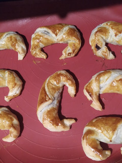 Una foto de Croissant de hojaldre y chocolate