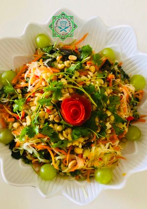 Hình của món Nộm su hào, cà rốt chay.
