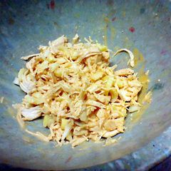 A picture of Spicy chicken salad.
