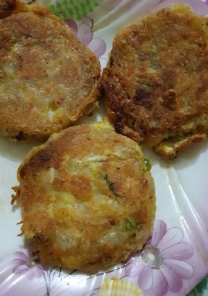 A picture of Aloo chicken kabab.