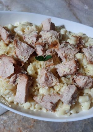Une photo de Coquillettes au rôti de poulet fumé et fromage 🥣