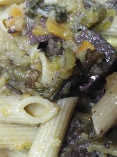 Una foto de Macarrones con sangre encebollada