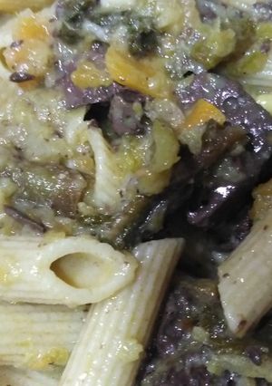 Una foto de Macarrones con sangre encebollada