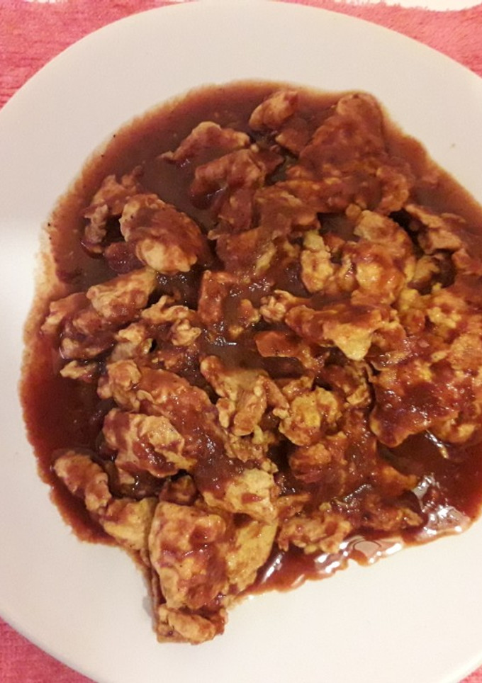 Una foto de Huevo en salsa de Chile Pasilla y jitomate